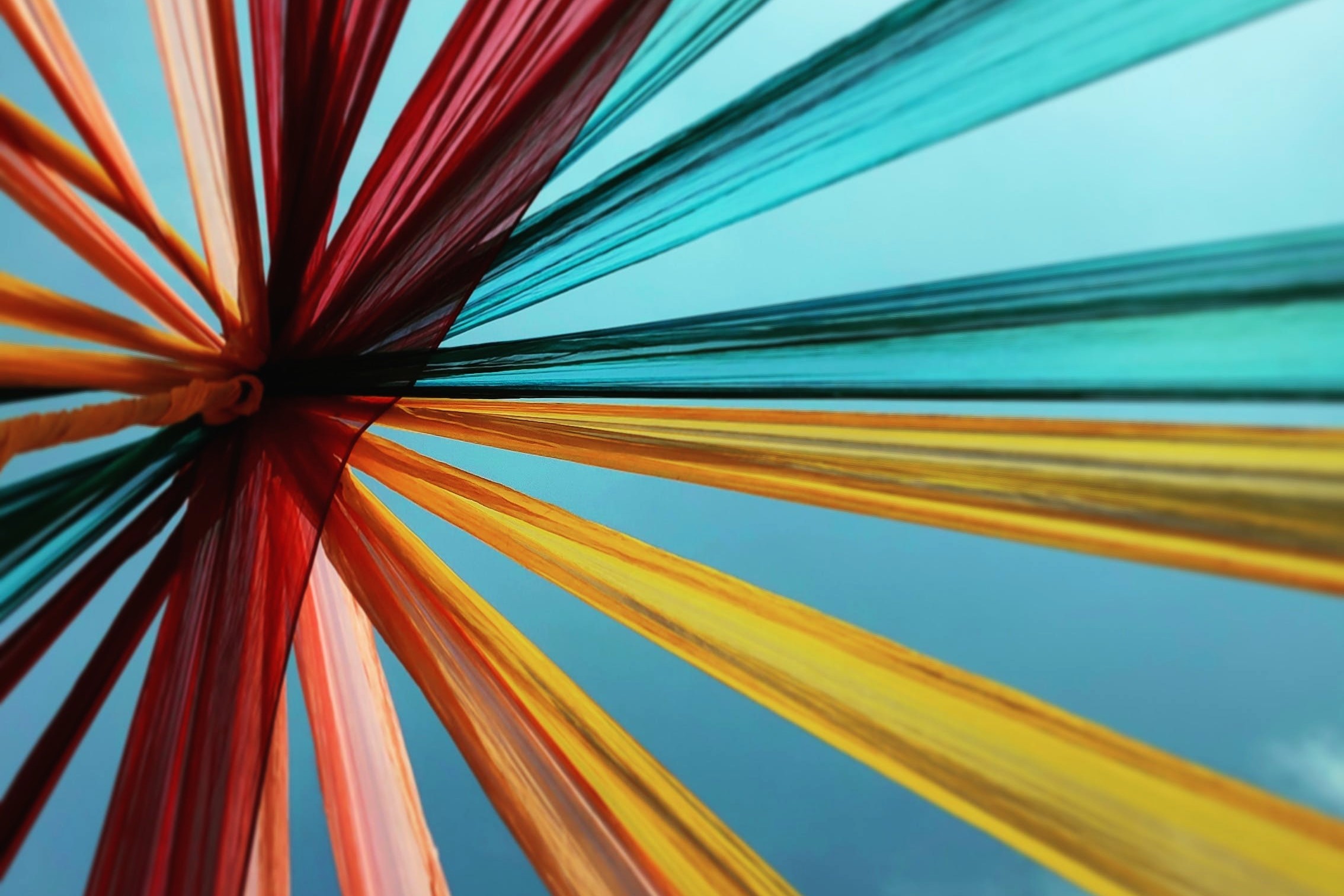 Produttori, retailer e marketplace verso l’EPR tessile: la risposta operativa è il consorzio Ecotessili