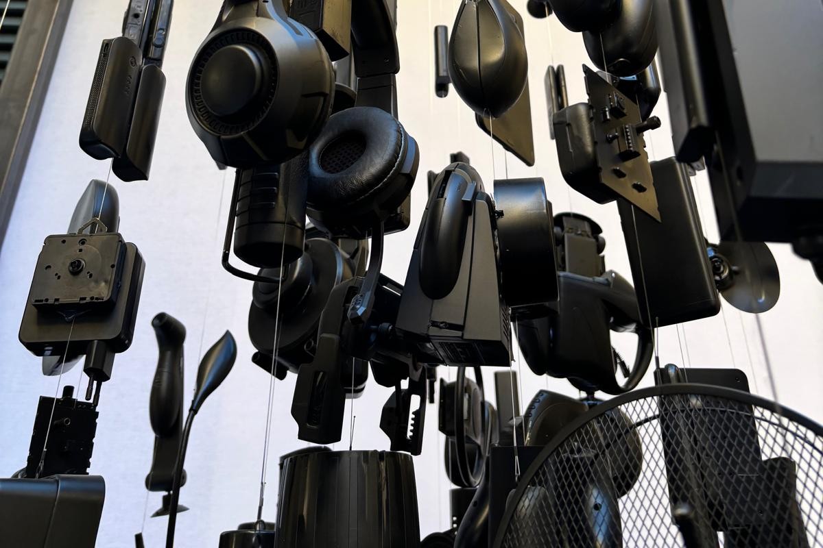 Dall’opera Terra Rara più di tre quintali di plastica e oltre 100 kg di metalli: i rifiuti elettronici diventano nuova risorsa